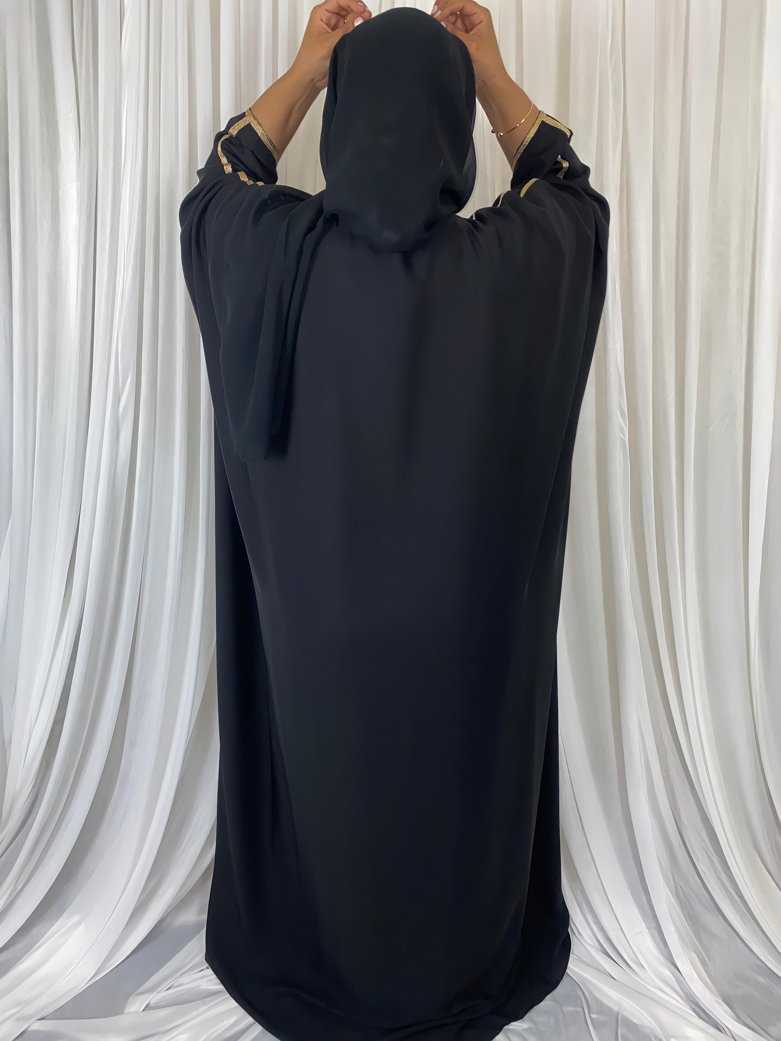 BLACK BISHT