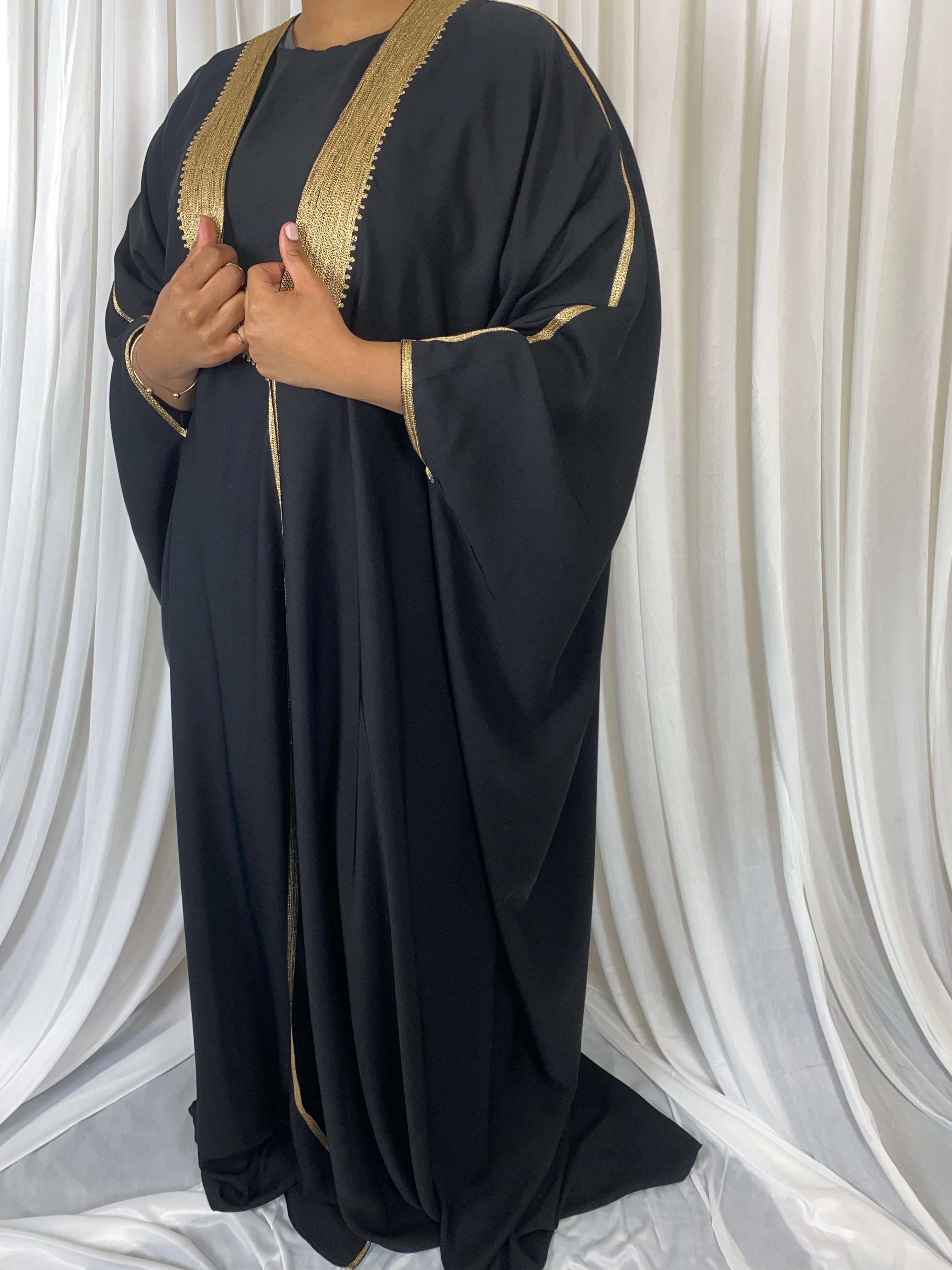 BLACK BISHT