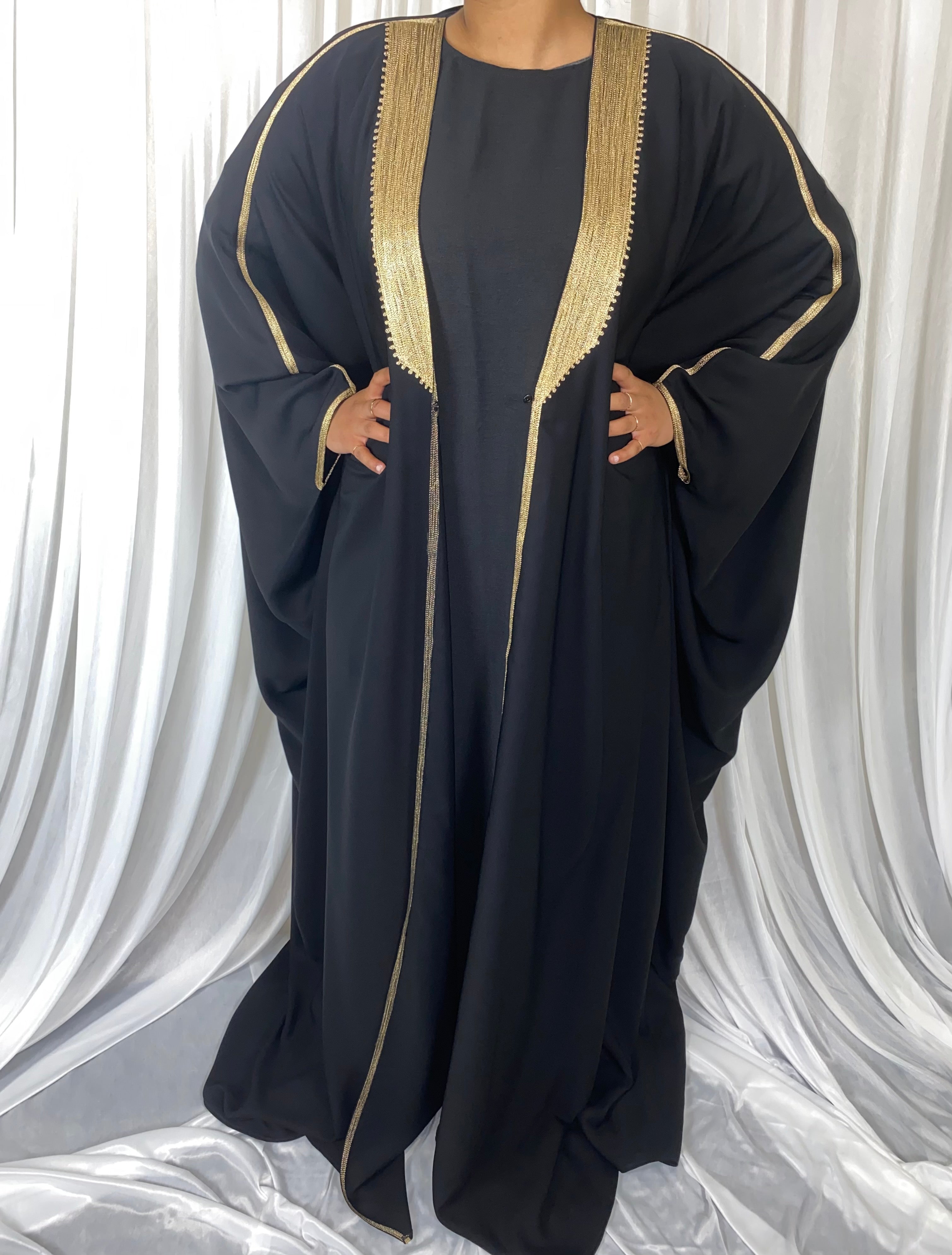 BLACK BISHT