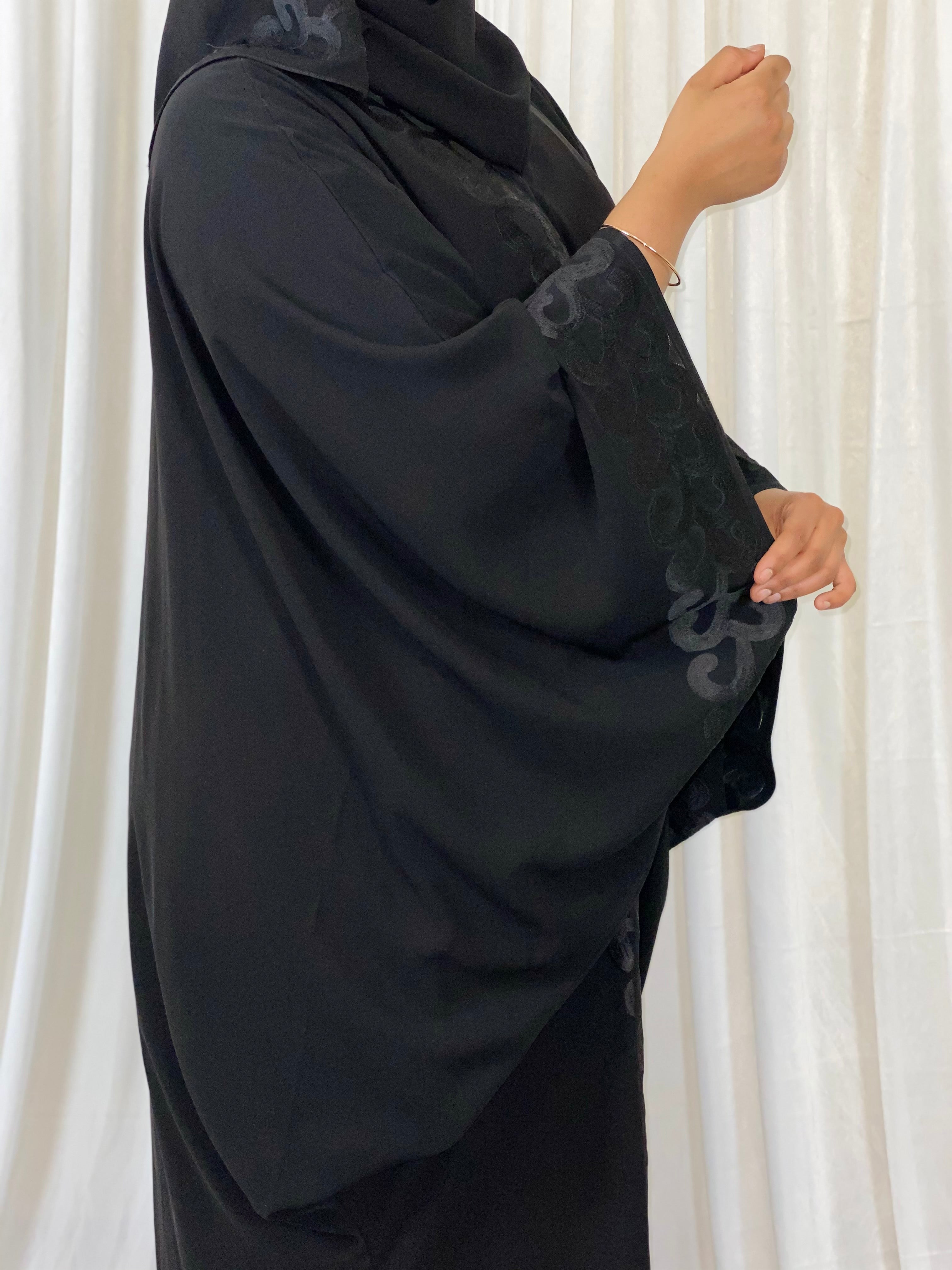 The Cyra Abaya